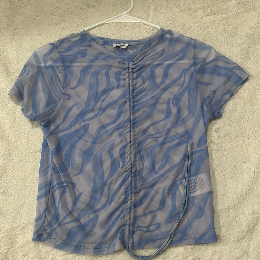 Mesh, mid top, not really crop top but not normal length either